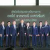 11. ผู้บริหารมาสด้าตบเท้าแสดงความยินดี