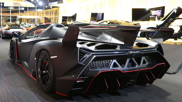 ต วแทนขายจากด ไบเป ดต วรถ Lamborghini Veneno Roadster โฉมพ เศษ 1 ใน 9 ค น ของโลก รถใหม 2021 2022 ร ว วรถ ราคารถใหม ข าวรถใหม รถยนต รถกระบะ Toyota โตโยต า Honda ฮอนด า Nissan น สส น Ford ฟอร ด Chevrolet เชฟโรเลต Isuzu อ ซ ซ