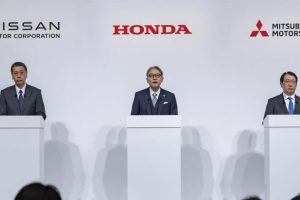 Honda และ Nissan เปิดโต๊ะคุยควบรวมกิจการ ตั้งเป้าเป็นค่ายรถยนต์ใหญ่อันดับ 3 ของโลกในปี 2026!