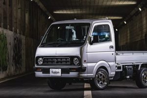 ชุดแต่งเรโทร เปลี่ยน Suzuki Carry ให้กลายเป็น Datsun ยุค 70s!