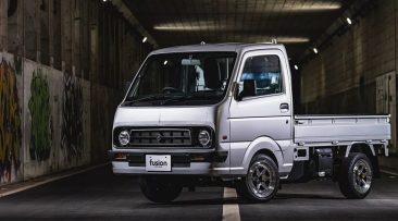 ชุดแต่งเรโทร เปลี่ยน Suzuki Carry ให้กลายเป็น Datsun ยุค 70s!